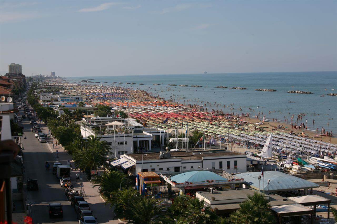 Il lungomare in estate, Porto San Giorgio